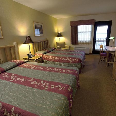 Kewadin St. Ignace Hotel Evergreen Shores Екстер'єр фото